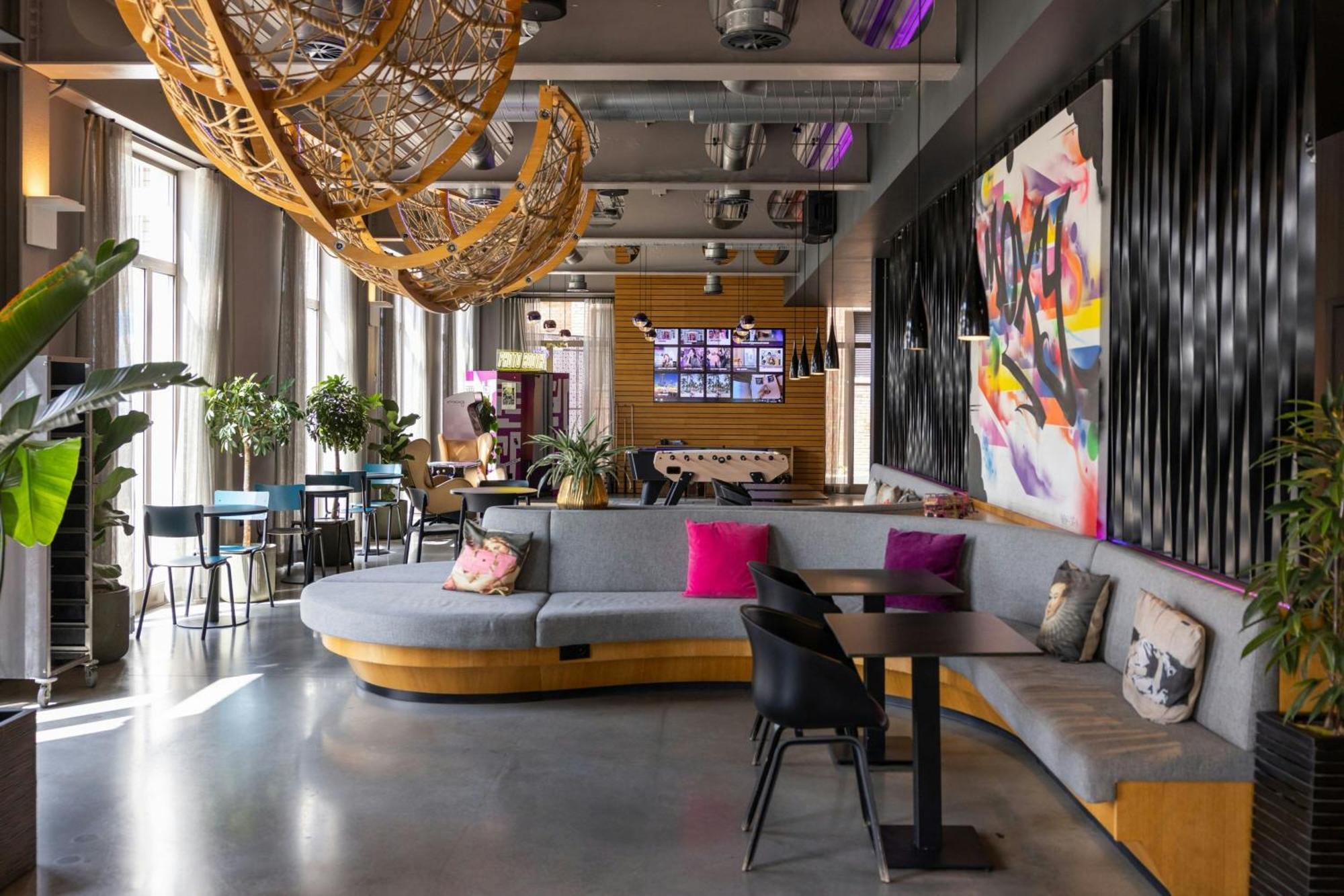 Moxy Excel Hotel